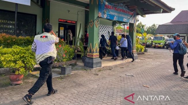 Ironi HUT Pemkot Yogyakarta: Bukan Kue Ulang Tahun, KPK Beri 'Hadiah' Penggeledahan Ruangan Kerja Wali Kota