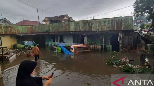 Banjir Bukittinggi, Penghuni Puluhan Rumah Dievakuasi Sementara