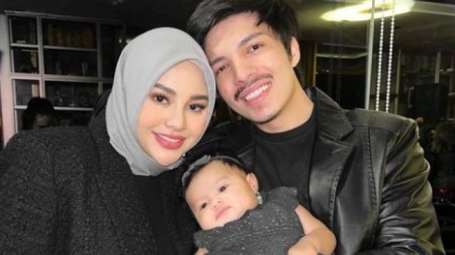 Baby Ameena Pakai Hijab Brand Sendiri, Netizen: Lucu Kayak Boneka MasyaAllah