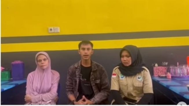 Pria Ditarik Orangutan Klarifikasi dan Minta Maaf soal Video Viralnya, Publik Malah Maklum