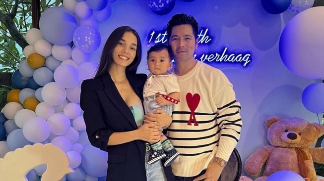 Gaya Artis di Acara Ulang Bulan Don Verhaag (Instagram/@erickbanaiskandar)