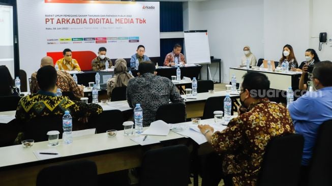 Suasana jalannya Rapat Umum Pemegang Saham (RUPS) PT Arkadi Digital Media Tbk di Jambuluwuk Thamrin Hotel, Jakarta, Rabu (8/6/2022). [Suara.com/Alfian Winanto]