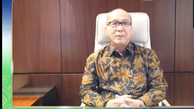 Direktur Astra dan Director In Charge Astra Financial and Logistic, Suparno Djasmin memberikan sambutan dalam selebrasi virtual  Hari Ulang Tahun atau HUT ke-65 Astra Wilayah Sumatera [screenshot Astra's Screen].