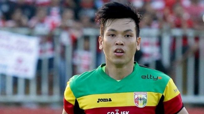 Lepas Jandia Eka Putra, Eks Kiper Persipura Gerri Mandagi Dirumorkan Merapat ke PSIS Semarang