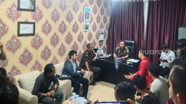 Massa Desak Kejari Padang Usut Tuntas Kasus Dugaan Korupsi Dana Hibah KONI Padang