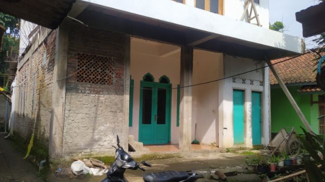 Markas Kelompok Khilafatul Muslimin di Kelurahan Cibeber, Kecamatan Cimahi Selatan, Kota Cimahi yang Sudah Tidak Memiliki Tanda Identitas [Ferry/Suarajabar]