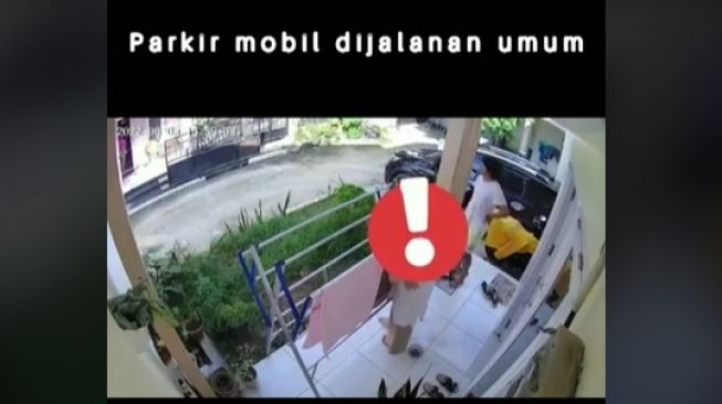 Tetangga tidak terima dilaporkan RT setempat karena parkir mobil sembarangan (TikTok)