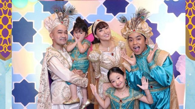 10 Potret Ultah Anak Artis Bertema Disney, Terbaru Anak Ruben Onsu Gunakan Teman Aladin