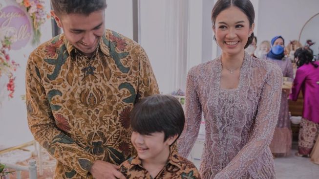 Potret Kedekatan Faradilla Yoshi dan Anak Sambung (instagram/@faradillayoshi)