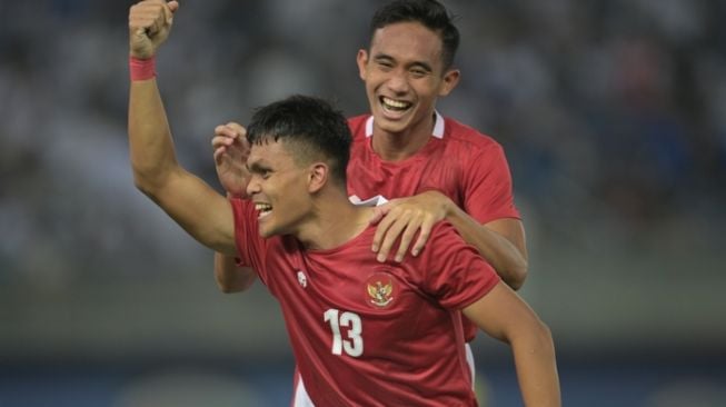 Timnas Indonesia meraih kemenangan 2-1 atas Kuwait di pertandingan pertama grup A babak kualifikasi ketiga Piala Asia 2023. 