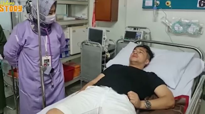 Lambung Kayak Diperes, Kronologi Irfan Hakim Dilarikan ke RS Gegara Keripik Terpedas di Dunia