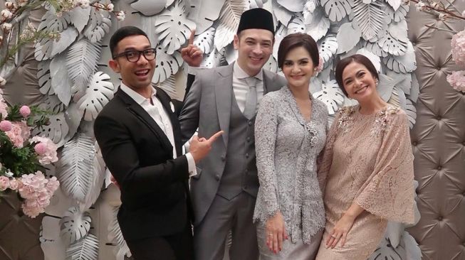 Artis Menikah di Usia 40 Tahun Lebih (instagram/@cuttaryofficial)