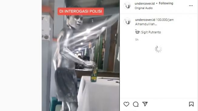 Tangkapa layar seorang manusia silver mengaku dapat uang Rp100 ribu dari aktivitasnya itu. (Instagram/@undercover.id)