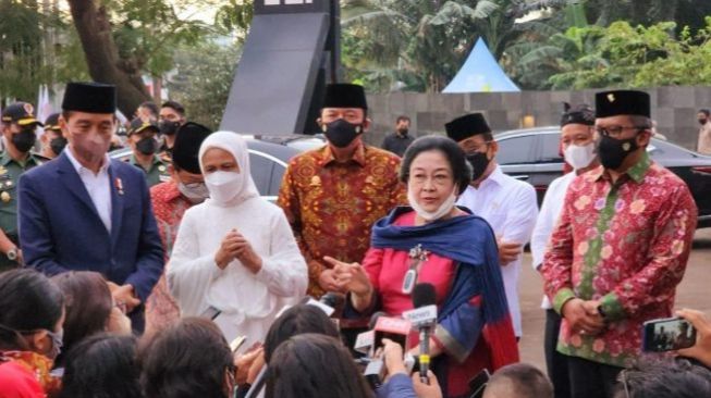 Megawati Ungkap Hubungannya dengan Jokowi Suka Digoreng, Roy Suryo Sentil Harga Migor