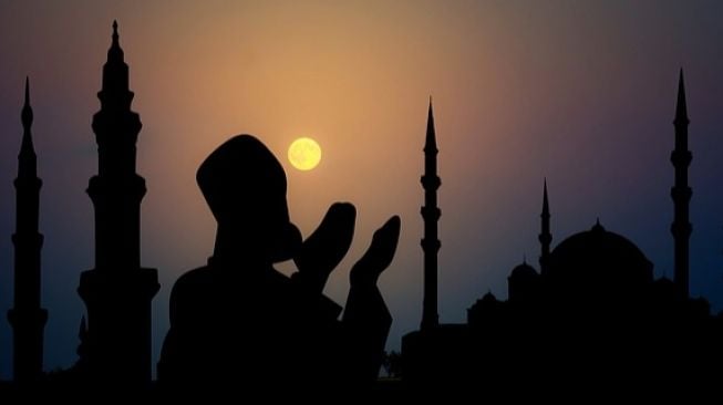 Tata Cara Sholat Tahajud Lengkap: Niat, Hukum, Keutamaan, Waktu, Jumlah Rakaat hingga Doanya