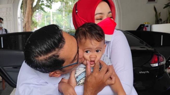 Momen Istri Ridwan Kamil Panik Saat Anak Angkatnya Jatuh, Warganet Salut Lihat Kasih Sayang Tulus Atalia