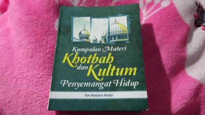 Ulasan Buku Kumpulan Materi Khotbah dan Kultum Penyemangat Hidup