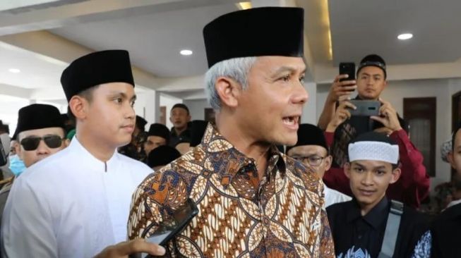 Ganjar Pranowo: KH Dimyati Rois Ulama yang Menyejukkan