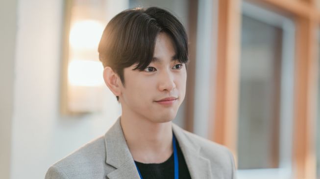 Jinyoung GOT7 Buka-bukaan Tantangan Usia 30 Tahun: Saya Sekarang Merasa Kurang Cemas