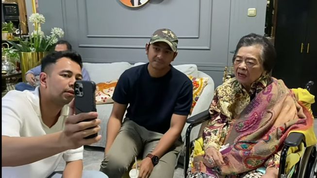 Reaksinya Bikin Keluarga Heboh, 5 Momen Nenek Raffi Ahmad Ketemu Arya Saloka