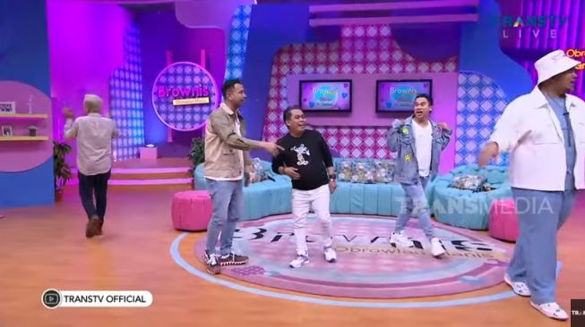 Raffi Ahmad, Ruben Onsu, Bopak Castello, Ivan Gunawan, Anwar BAB [YouTube: Trans TV]