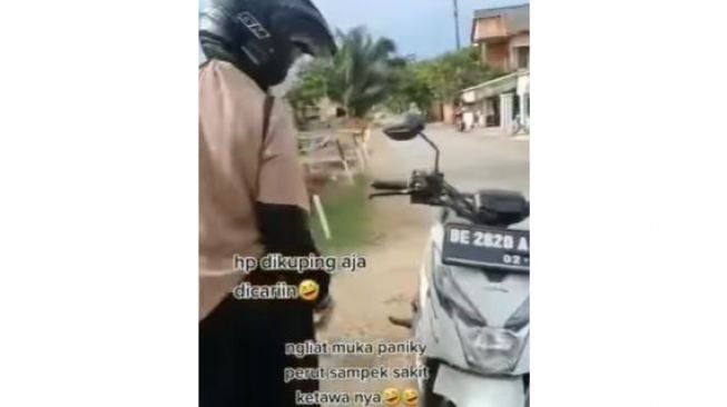 Bikin Ngakak, Dikira Hilang Perempuan Ini Panik Cari Hp-nya Padahal Dibawa Sendiri