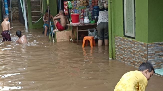 Kali Ciliwung Meluap, Permukiman Warga Kebon Pala Jaktim Terendam Banjir