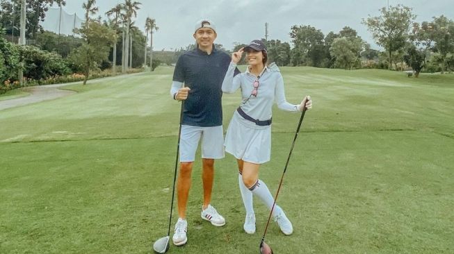 Potret Pasangan Artis Main Golf (instagram/@mrsayudewi)