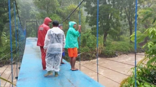 Tiga Pelajar SMK di Padang Hanyut di Sungai, Berenang Saat Cuaca Buruk dan Hujan Deras