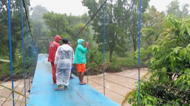 Hanyut saat Berenang di Sungai Lubuk Tongga, Tiga Pelajar di Padang Masih Hilang