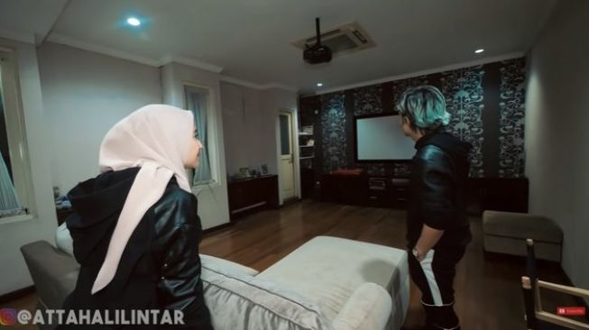 Bioskop di Rumah Artis (YouTube/AH)