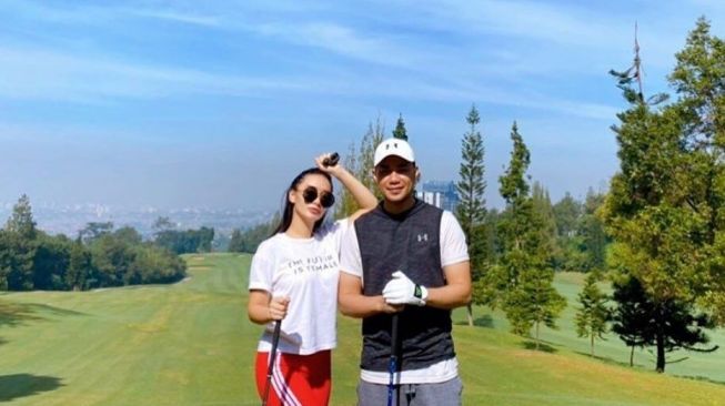 Potret Pasangan Artis Main Golf (instagram/@zaskia_gotix)