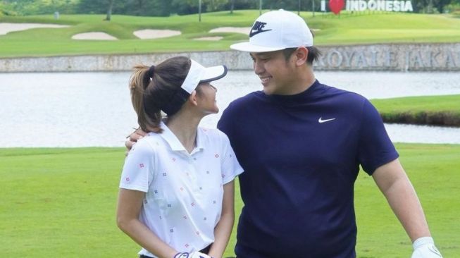 Potret Pasangan Artis Main Golf (instagram/@ilangdirga)