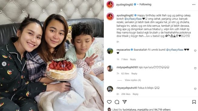 Ayu Ting Ting beri surprise untuk sang adik (instagram.com)