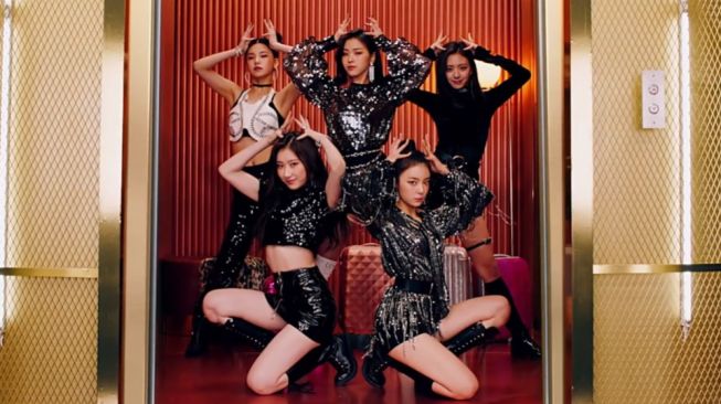 MV DALLA DALLA ITZY Tembus 300 Juta Views