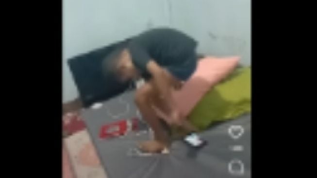 Tingkah Bocah Injak-injak Handphone karena Kesal Kalah Main Game, Warganet: Harus Ada Kontrol Orang Tua