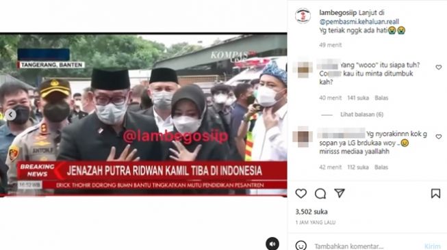 Ridwan Kamil dan istri, Atalia Praratya, seolah mendapat sorakan usai mengucapkan terima kasih ke wartawan yang meliput kedatangan jenazah Emmeril Kahn Mumtadz. (Instagram/@lambegosiip)