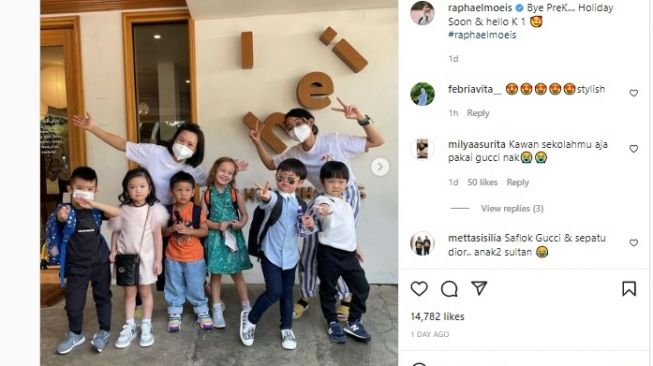 Anak Sandra Dewi Foto Bareng Teman-teman Sekolahnya, Netizen Salfok OOTD Branded yang Dipakai