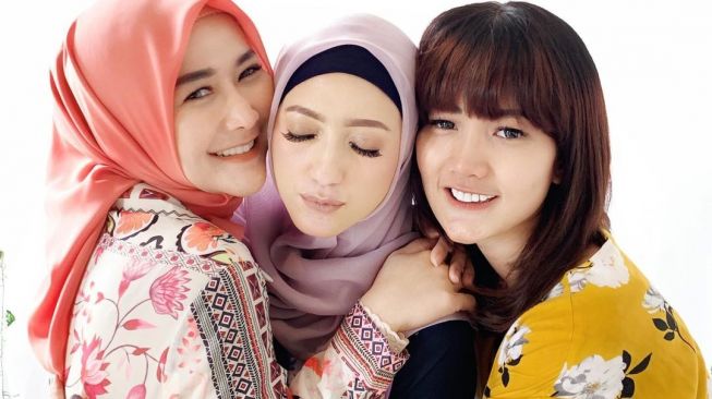 Marissya Icha (kiri) dan Irene Bermawi (kanan). [Instagram]