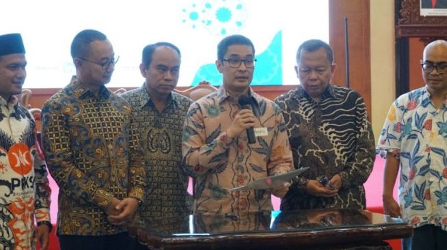 Polarisasi di Masyarakat Diperlebar oleh Pandemi dan Revolusi Digital