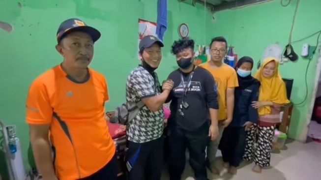 Viral Aksi Pengendara Mobil Lempar Botol Kaca ke Ambulans, Pelaku Akhirnya Sampaikan Permintaan Maaf