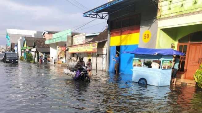 Menurut BMKG Banjir di Surabaya Hari Ini Dampak Rob, Gara-gara Air Laut Pasang