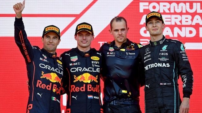 Sergio Perez (pertama dari kiri), Max Verstappen (keduanya dari Red Bull Racing), dan George Russell (Mercedes) di F1 GP Azerbaijan 2022 [PT EMLI].