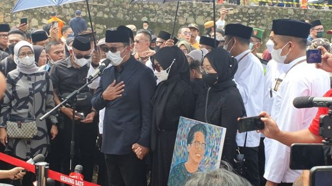 Ridwan Kamil Tegar Cerita Siapa Itu Eril di Pemakaman: Manusia yang Dicintai dengan Akbar