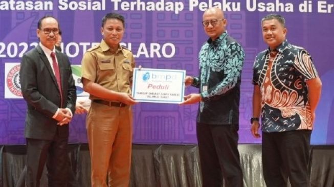 Pemprov Sulsel Serahkan Bantuan CSR Perusahaan Senilai Rp1 Miliar untuk Korban Gempa Mamuju