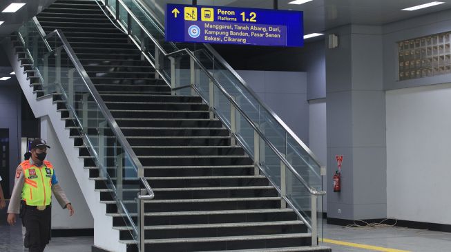 Suasana di Stasiun Matraman, Jakarta, Senin (13/6/2022). KAI . ANTARA FOTO/Reno Esnir