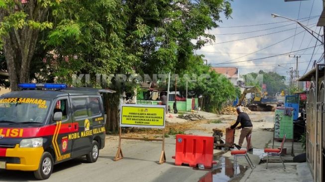Jalan Parikesit di Kota Taman Ditutup, Proyek Pengerjaan Drainase Dikerjakan Polres Bontang?