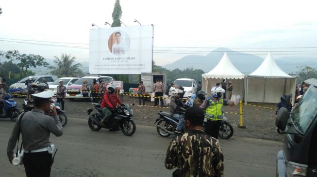 Suasana di wilayah pemakaman Cimaung jelang Eril dimakamkan. (Suara.com/Adit Rianto)