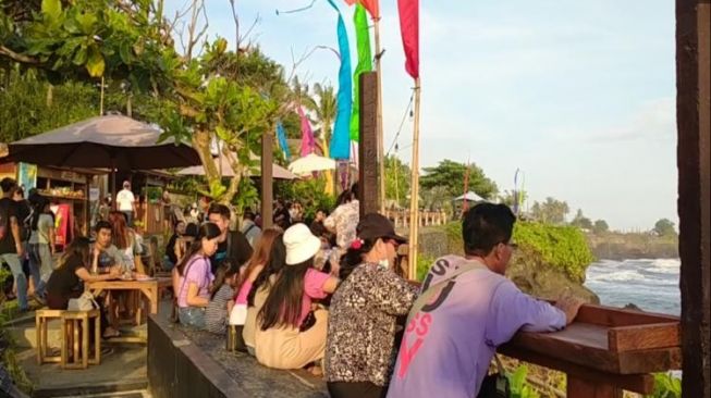 Pengunjung Pantai Cemagi Melonjak, Omset Pedagang Meningkat