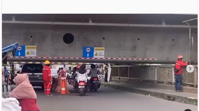 Tanggapi Video Viral, Kementerian PUPR: Tol Becakayu Tidak Amblas!